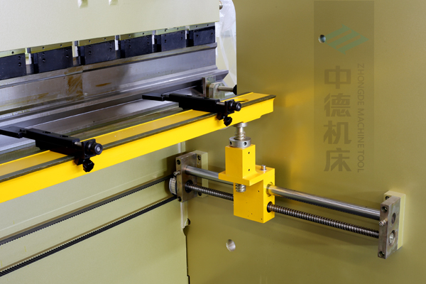 ZDP-10032高精度x軸結(jié)構(gòu)，采用滾珠絲桿，精度高無游隙，淬火高強度擋指，并有倒三角鎖卡裝置不掉落.jpg