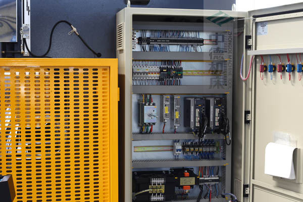 ZDPE8025-ESTUN原廠適配電氣箱總成，抗干擾能力強(qiáng)，電氣運(yùn)行穩(wěn)定.jpg