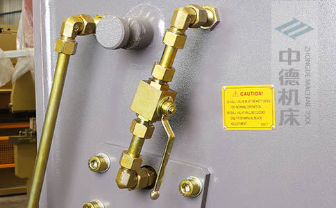 ZDS-632整機(jī)所有液壓管線均采用卡套式接頭，耐高壓，更換便捷.jpg
